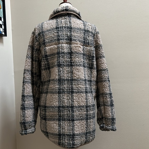 Abercrombie & Fitch oversized pull over. - Picture 2 of 5